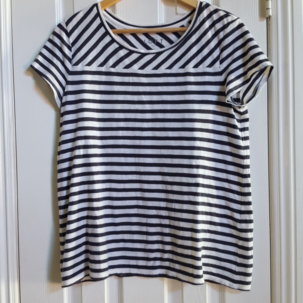 Ann Taylor Loft size M top white and gray
